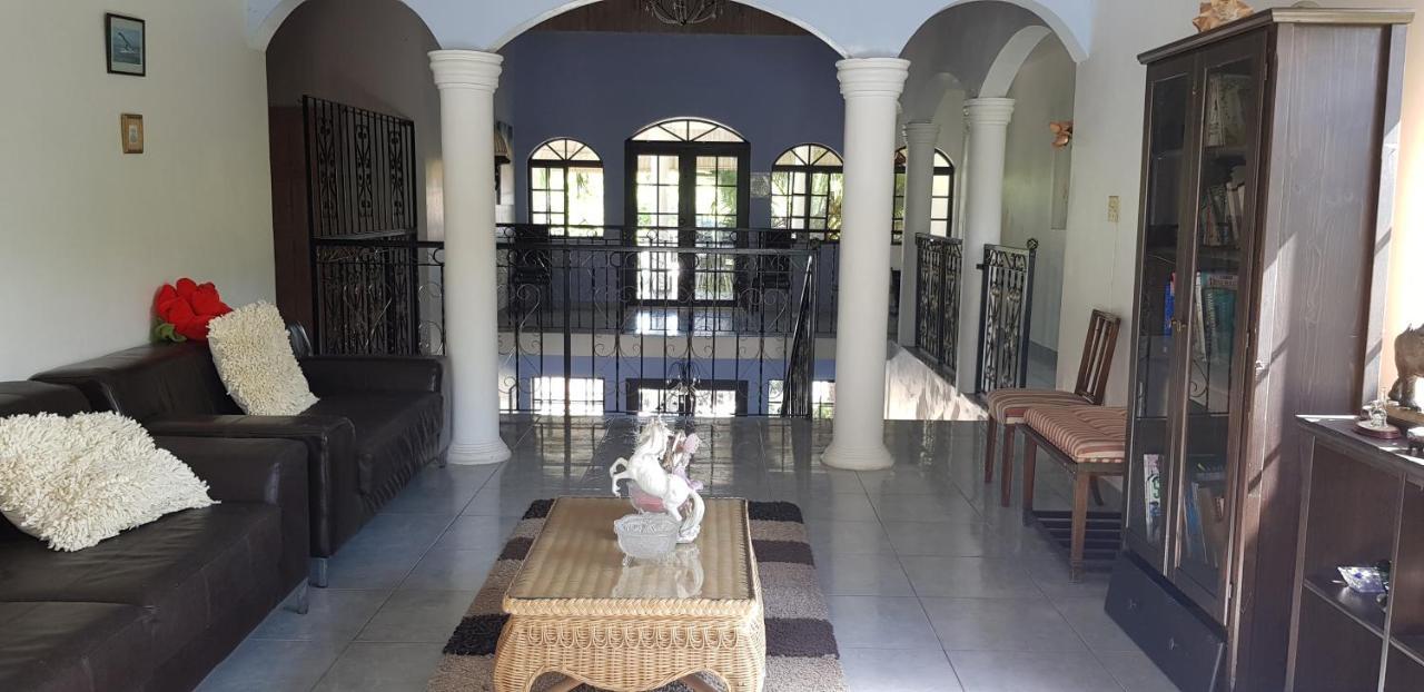 Little Savoy Guest House New รันอเวย์เบย์ ภายนอก รูปภาพ