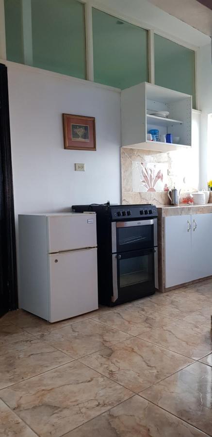 Little Savoy Guest House New รันอเวย์เบย์ ภายนอก รูปภาพ