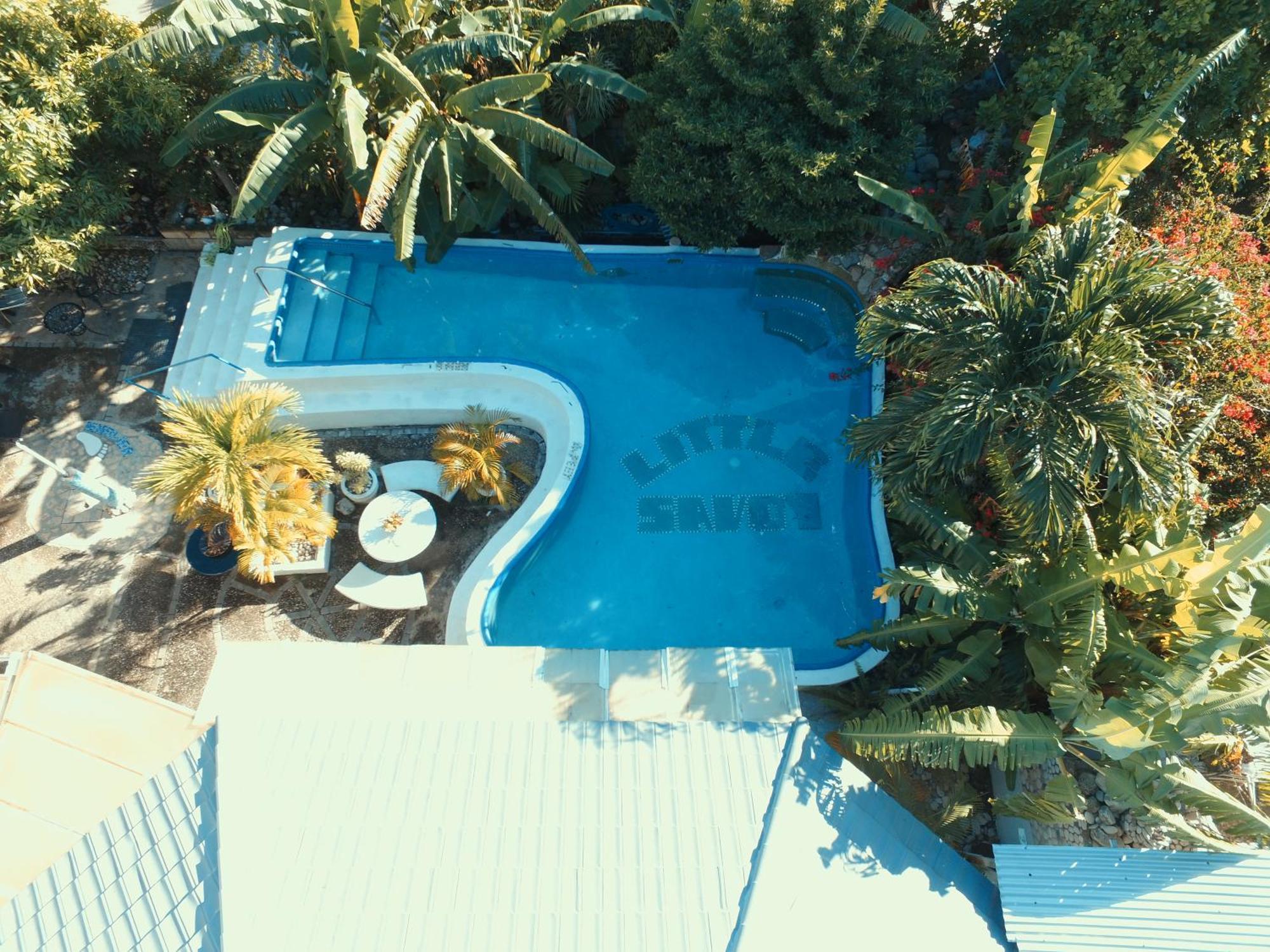 Little Savoy Guest House New รันอเวย์เบย์ ภายนอก รูปภาพ