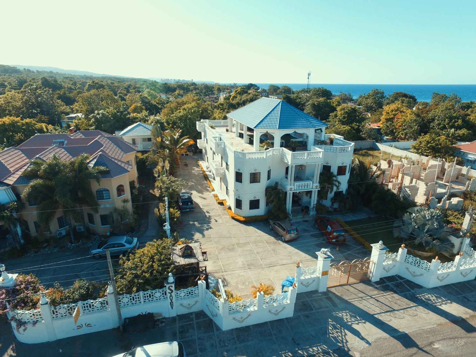 Little Savoy Guest House New รันอเวย์เบย์ ภายนอก รูปภาพ