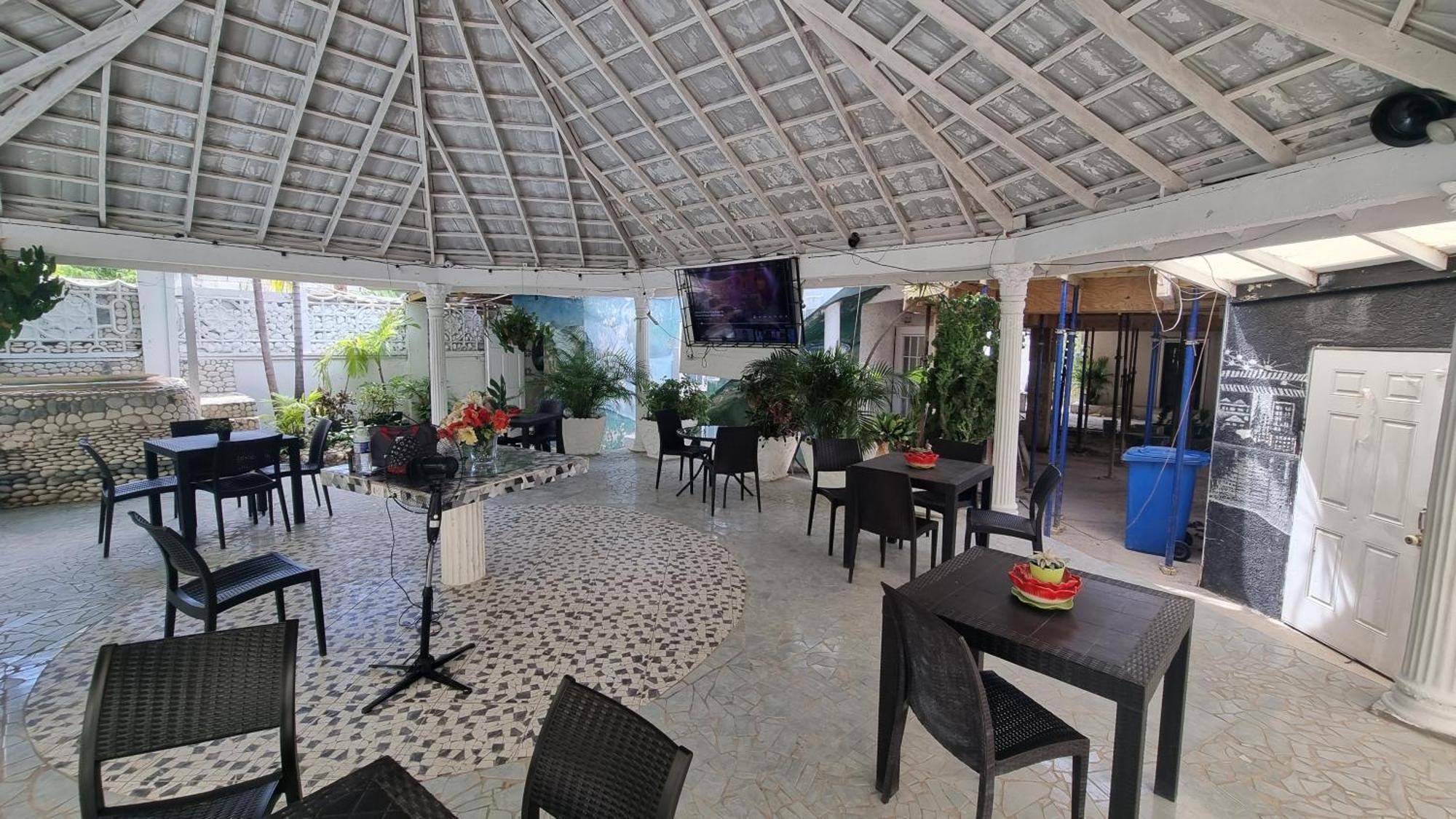 Little Savoy Guest House New รันอเวย์เบย์ ภายนอก รูปภาพ