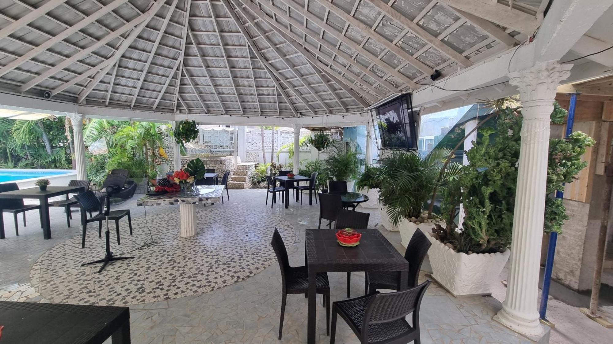 Little Savoy Guest House New รันอเวย์เบย์ ภายนอก รูปภาพ