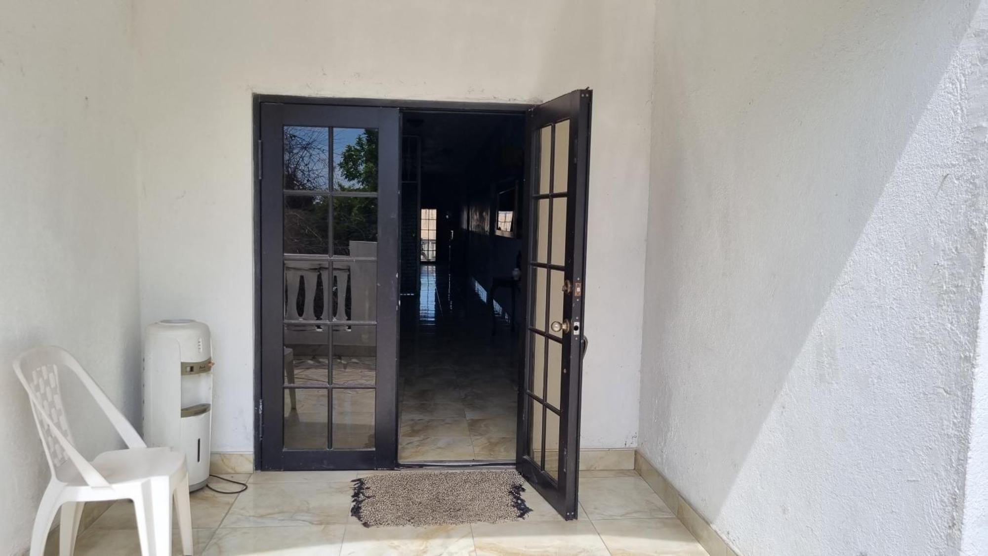 Little Savoy Guest House New รันอเวย์เบย์ ภายนอก รูปภาพ
