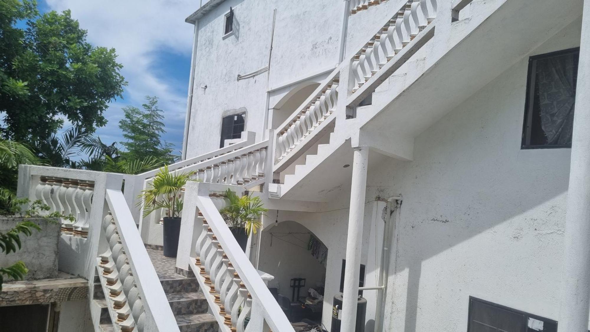 Little Savoy Guest House New รันอเวย์เบย์ ภายนอก รูปภาพ