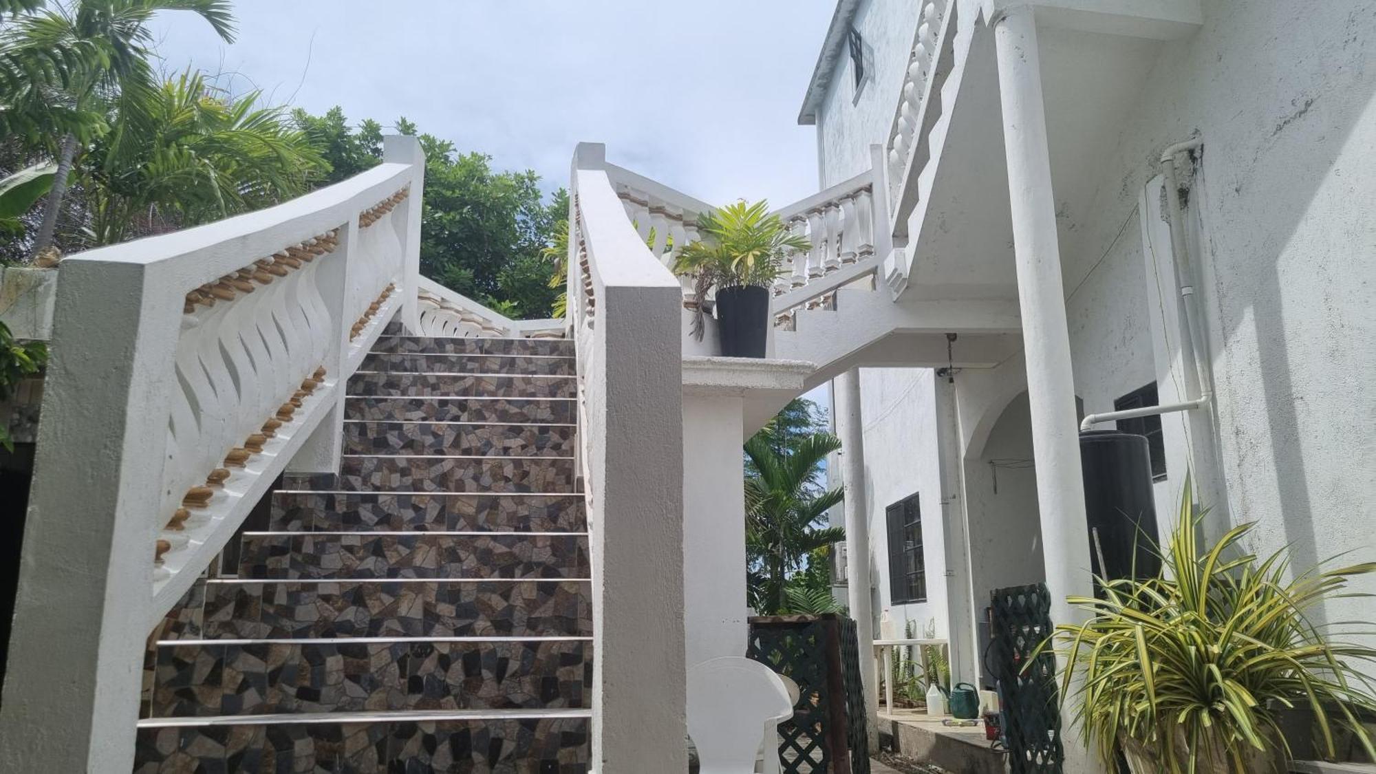 Little Savoy Guest House New รันอเวย์เบย์ ภายนอก รูปภาพ