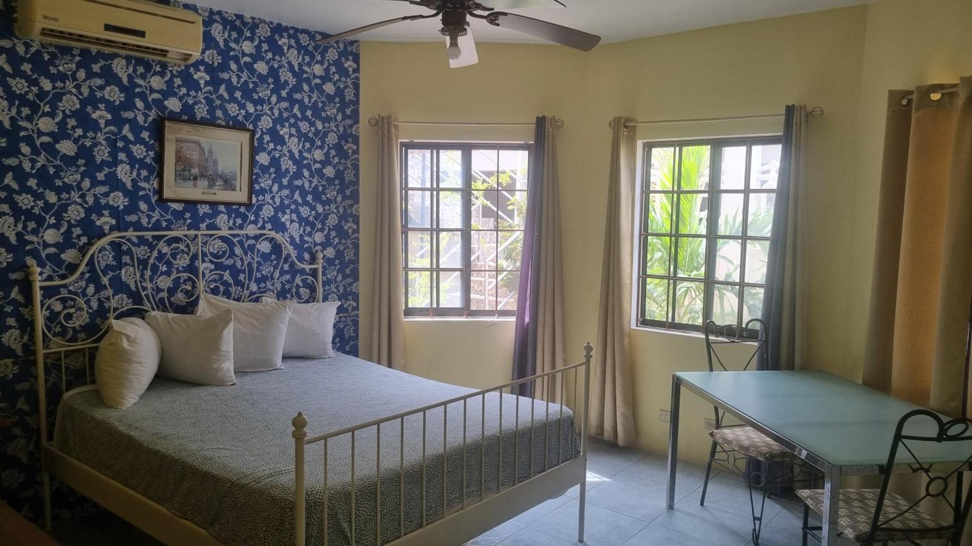 Little Savoy Guest House New รันอเวย์เบย์ ภายนอก รูปภาพ