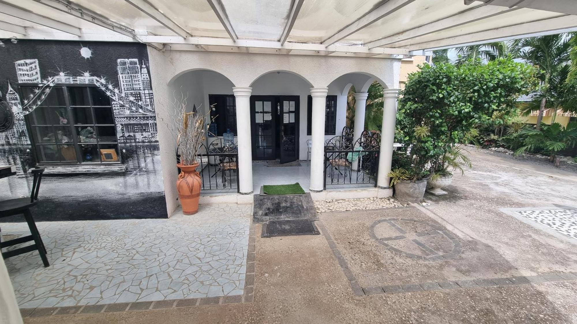 Little Savoy Guest House New รันอเวย์เบย์ ภายนอก รูปภาพ