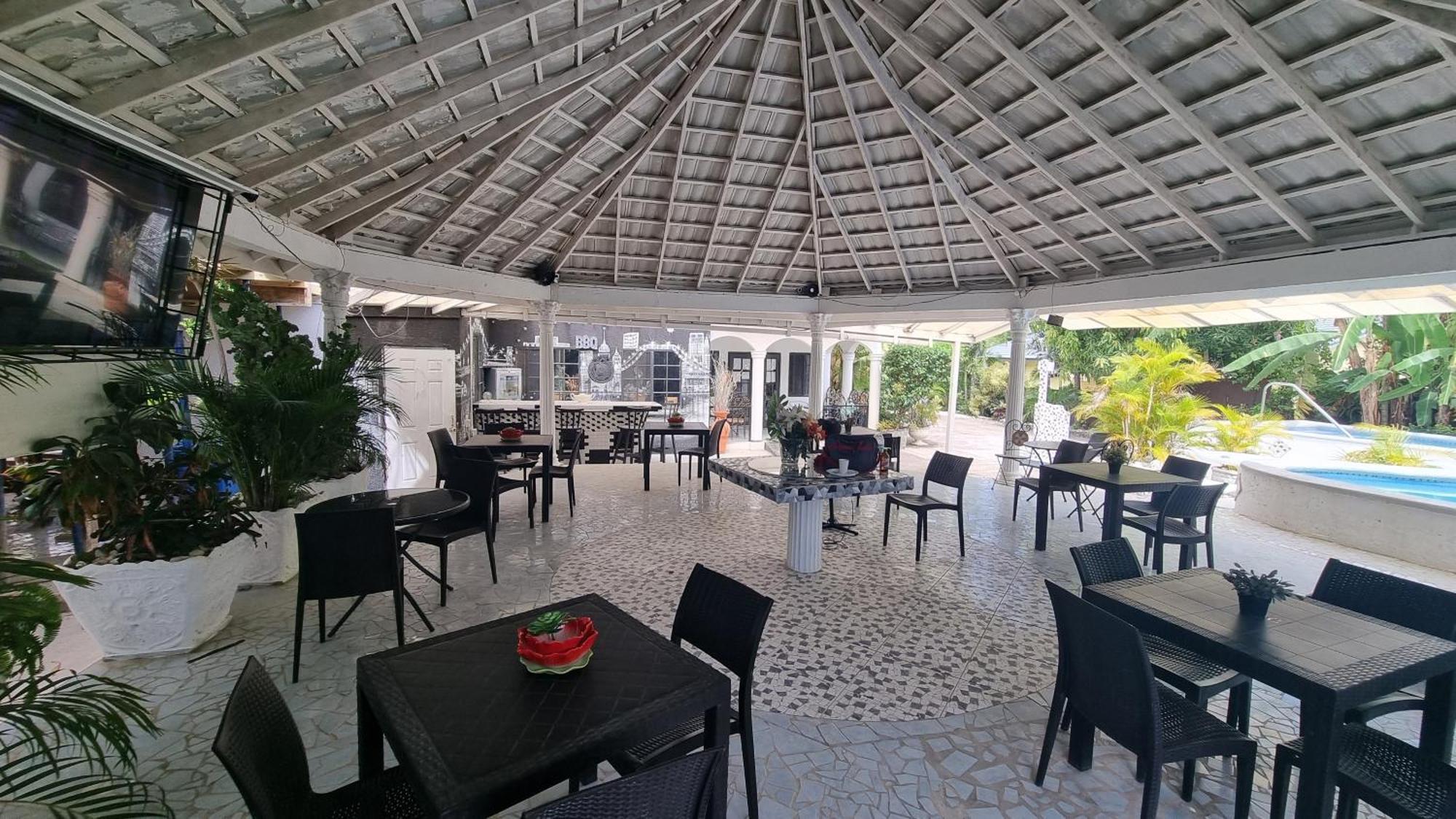 Little Savoy Guest House New รันอเวย์เบย์ ภายนอก รูปภาพ