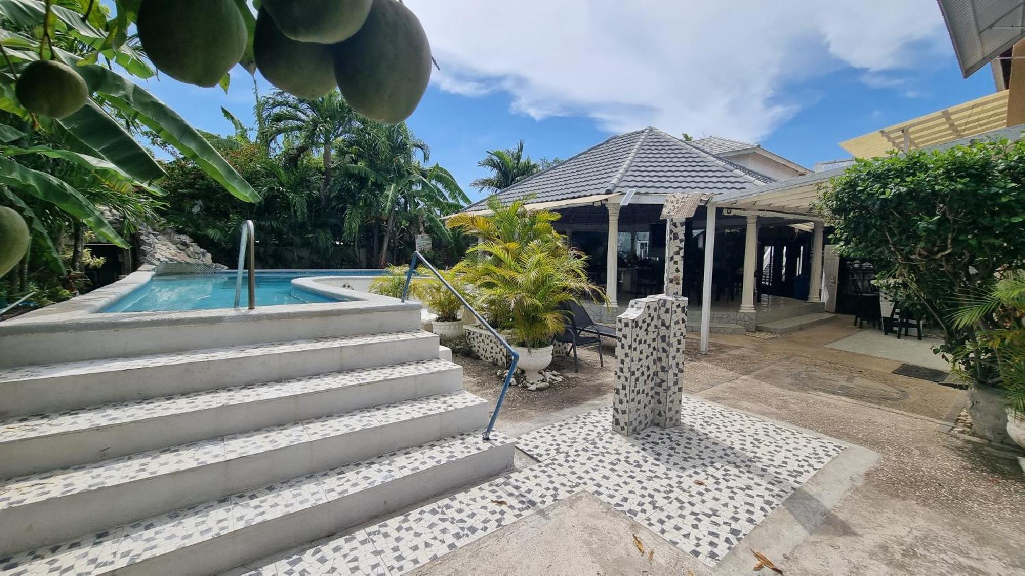 Little Savoy Guest House New รันอเวย์เบย์ ภายนอก รูปภาพ