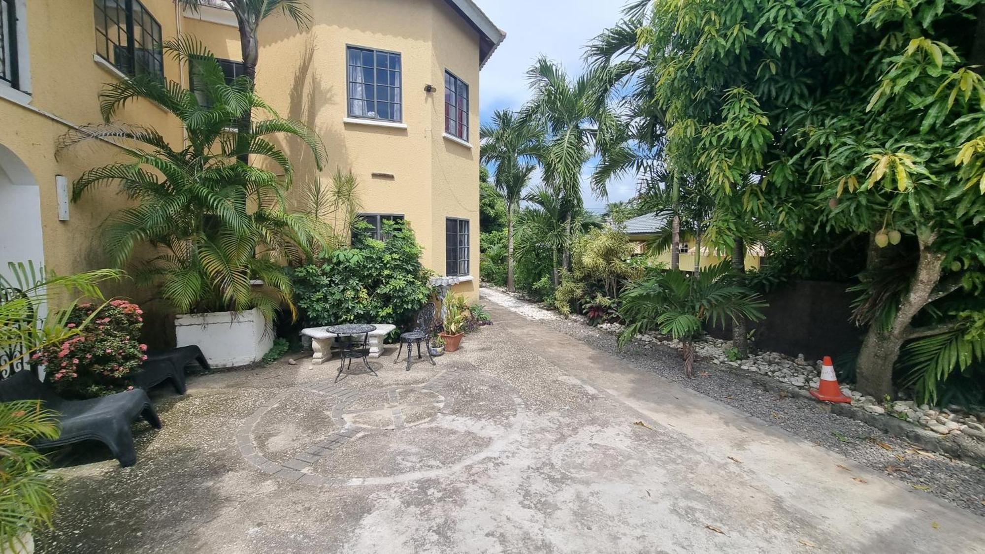Little Savoy Guest House New รันอเวย์เบย์ ภายนอก รูปภาพ