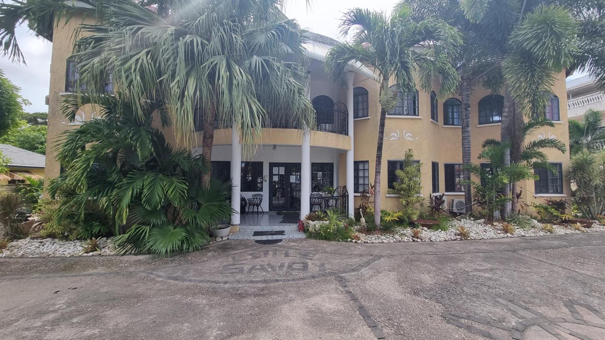 Little Savoy Guest House New รันอเวย์เบย์ ภายนอก รูปภาพ