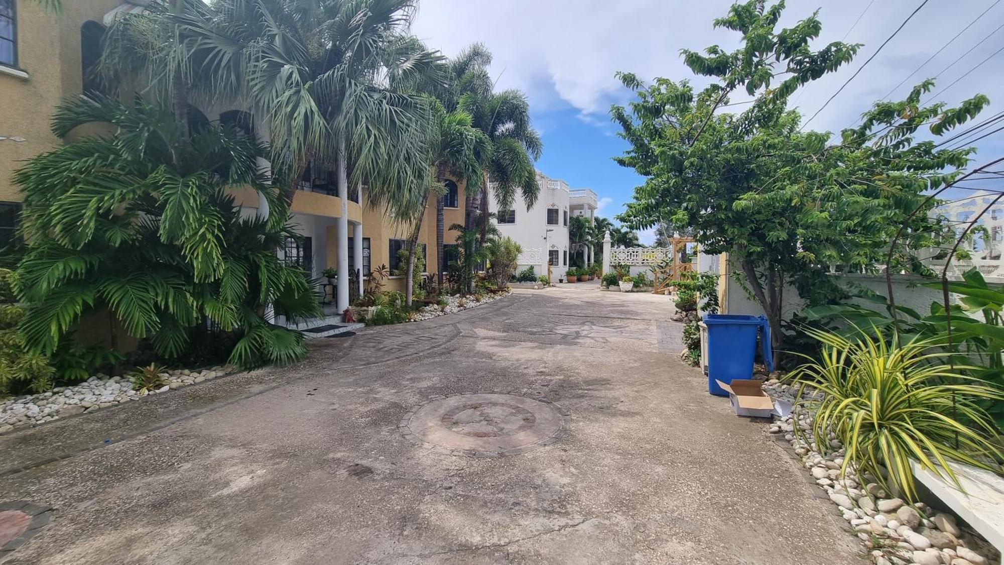 Little Savoy Guest House New รันอเวย์เบย์ ภายนอก รูปภาพ