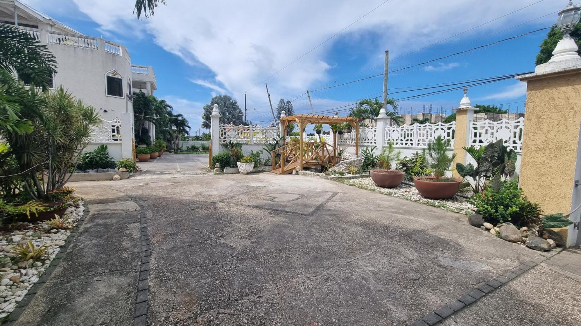 Little Savoy Guest House New รันอเวย์เบย์ ภายนอก รูปภาพ