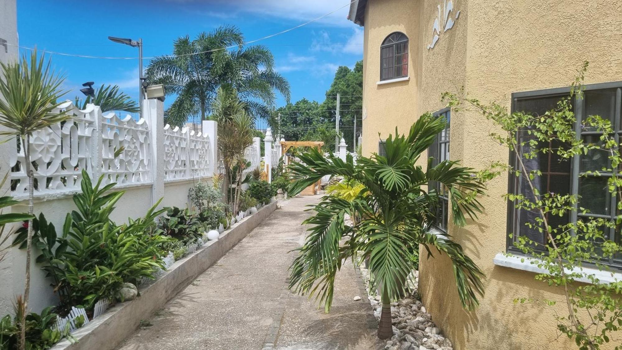 Little Savoy Guest House New รันอเวย์เบย์ ภายนอก รูปภาพ
