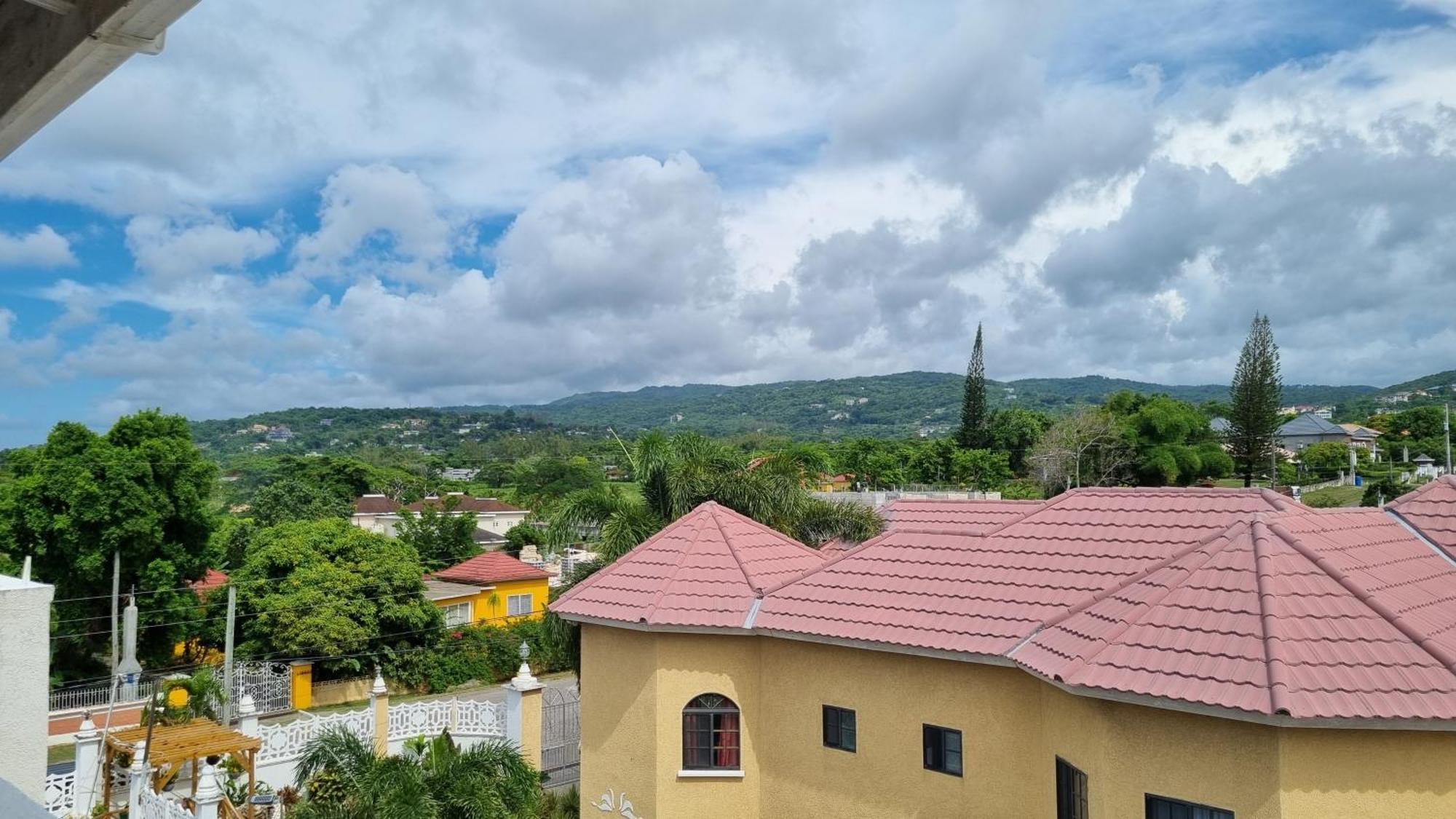 Little Savoy Guest House New รันอเวย์เบย์ ภายนอก รูปภาพ